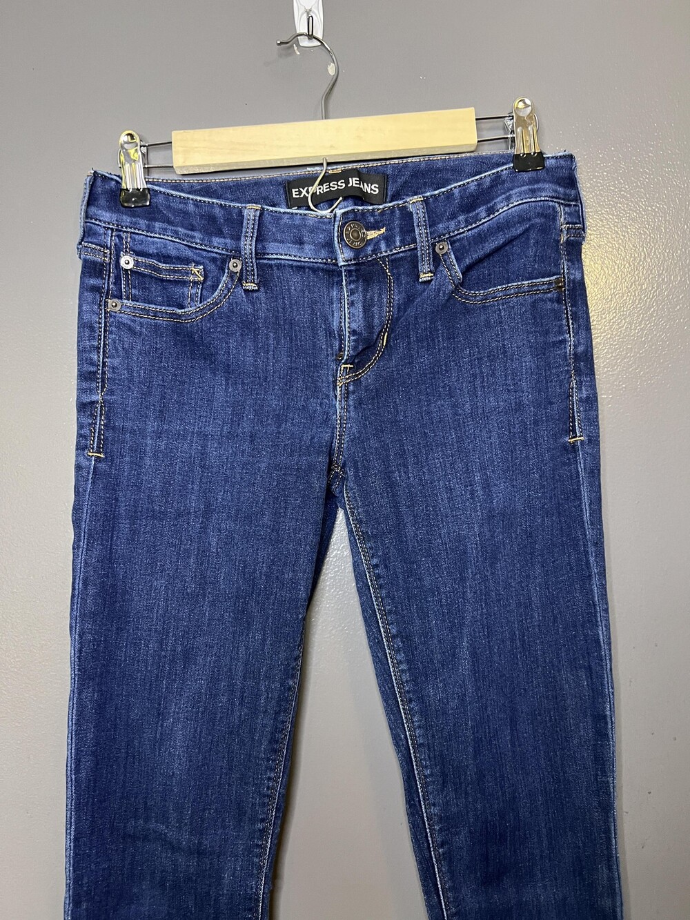 Express Barely Boot Low Rise Jeans Womens 2L Medium Wash Blue Bootcut Tall Denim